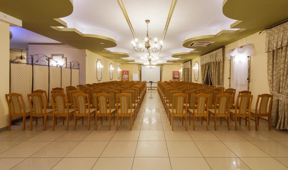 Hotel Dworek Rozany & Restauracja 3*